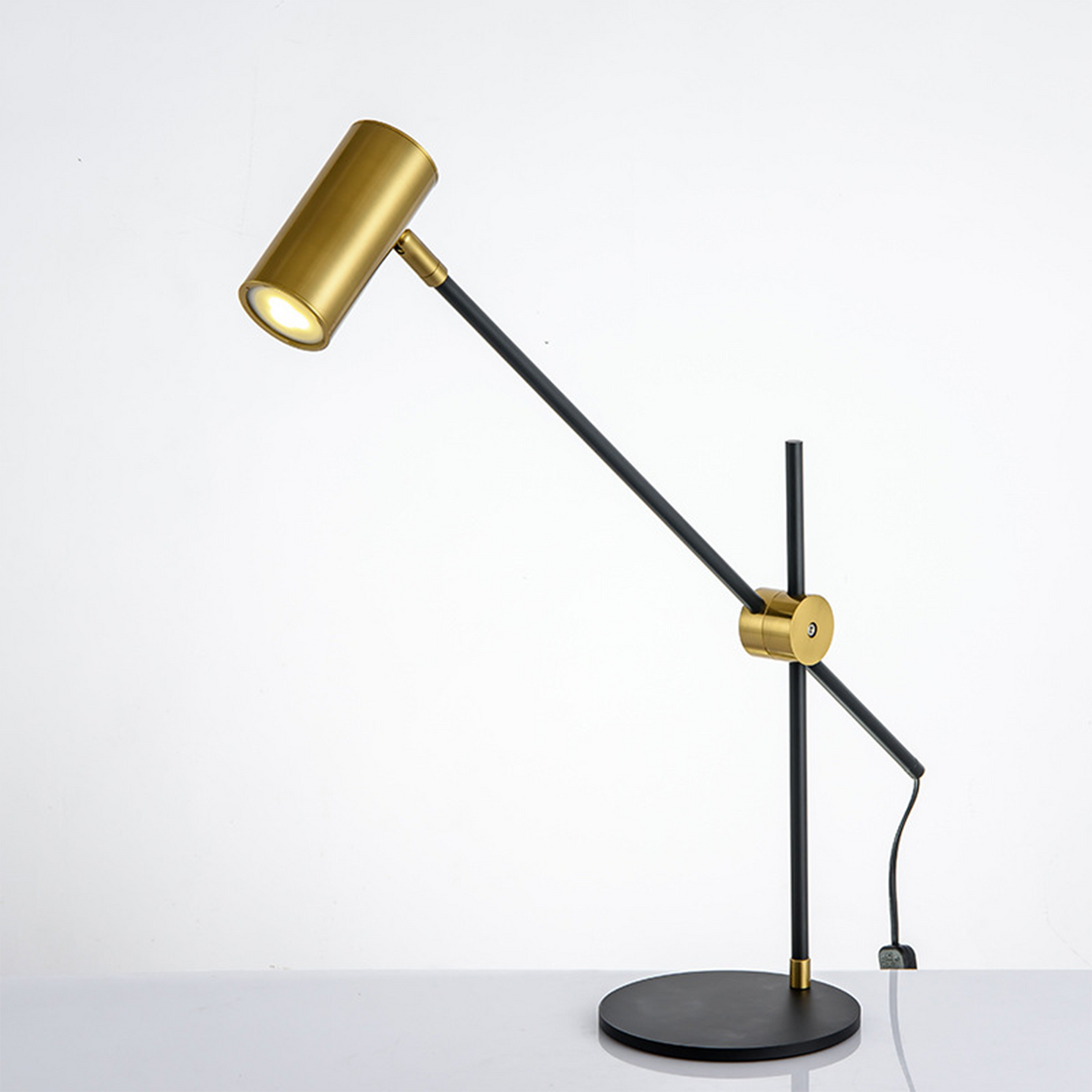 LAMPARA DE MESA HY-2020 BLACK & GOLD